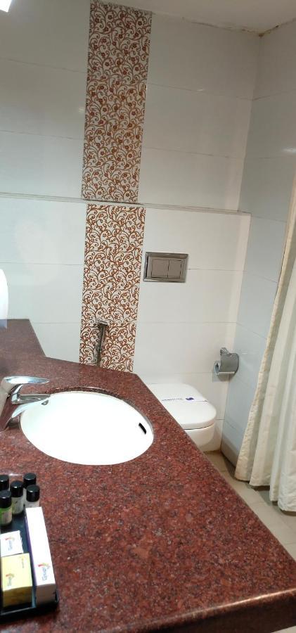 Hotel Saptagiri Hyderabad Eksteriør billede