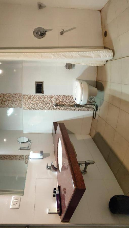 Hotel Saptagiri Hyderabad Eksteriør billede