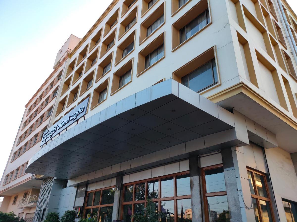 Hotel Saptagiri Hyderabad Eksteriør billede