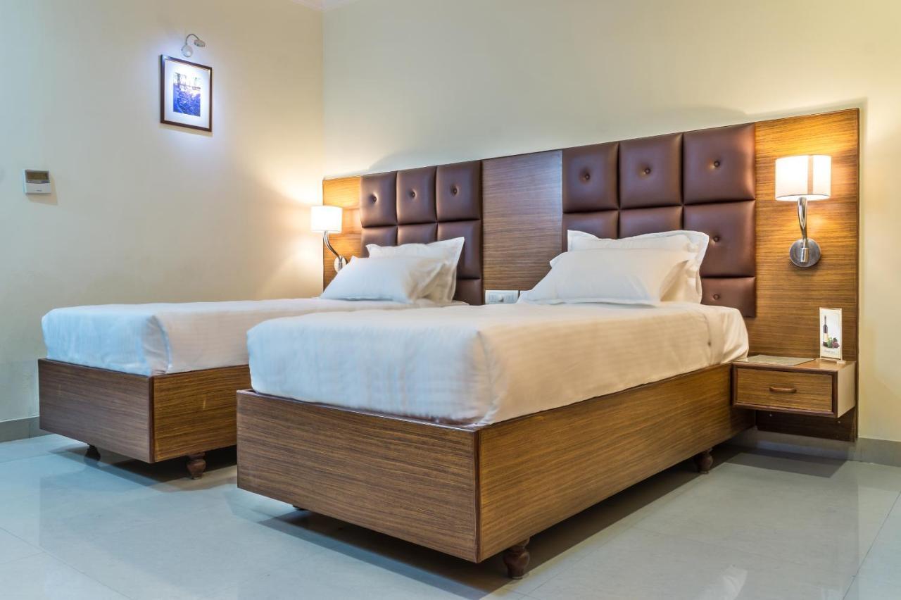 Hotel Saptagiri Hyderabad Eksteriør billede