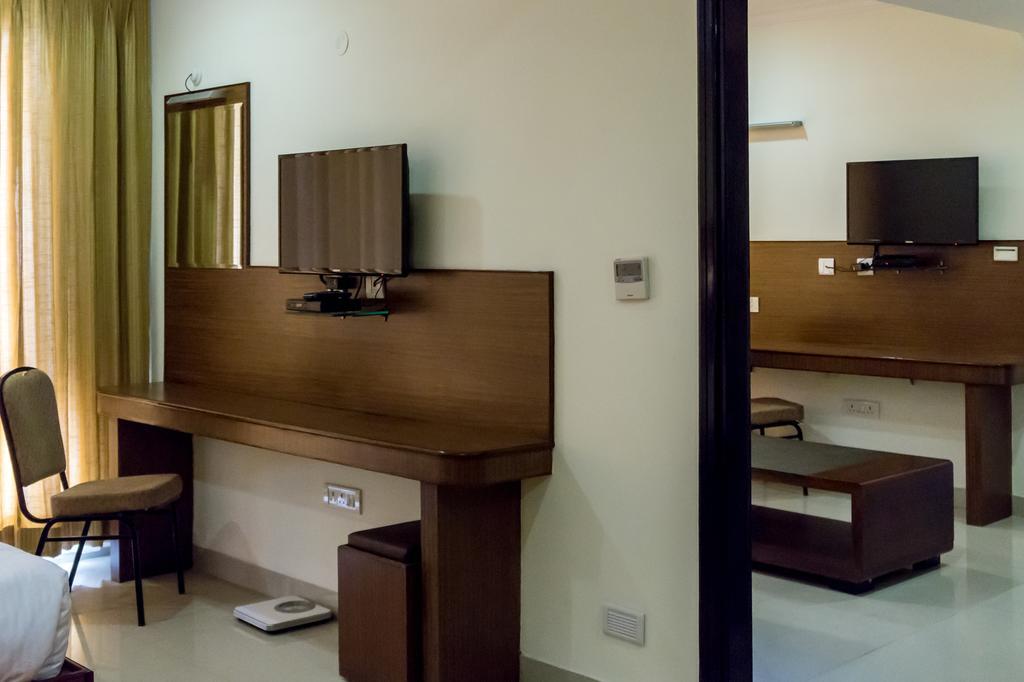 Hotel Saptagiri Hyderabad Eksteriør billede