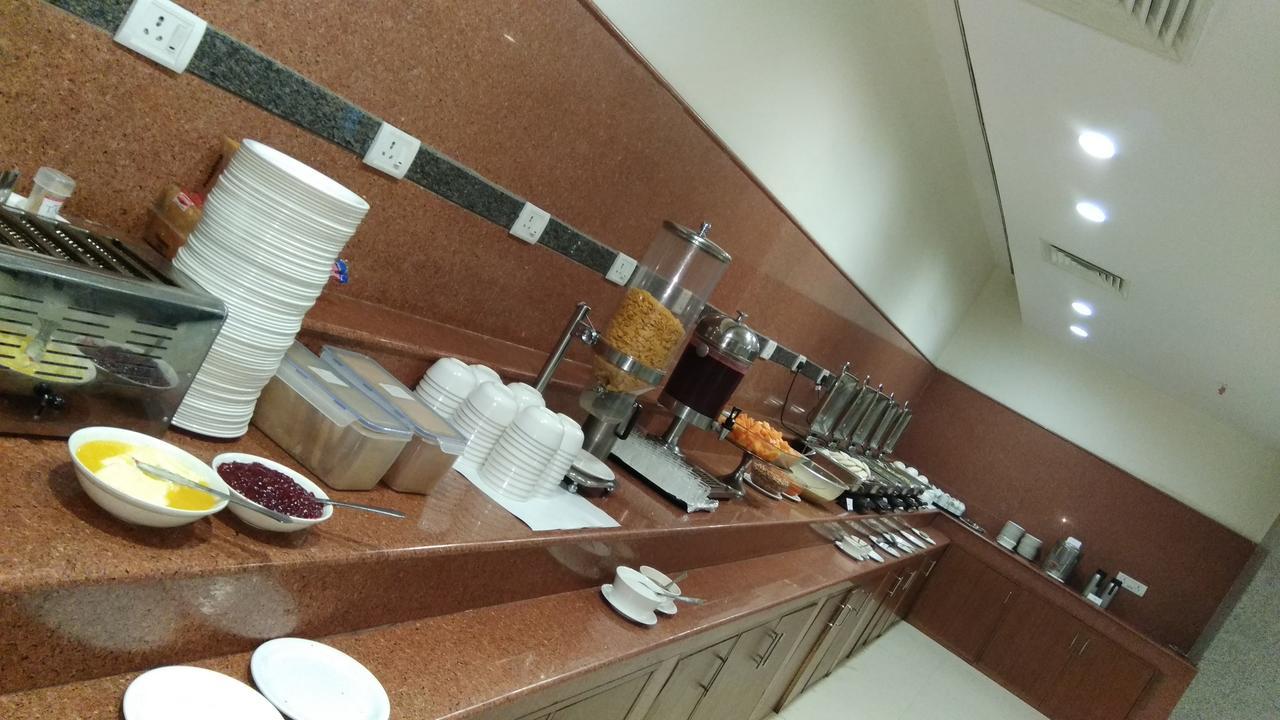Hotel Saptagiri Hyderabad Eksteriør billede